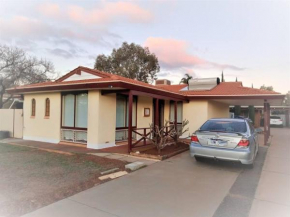 2BR house in West Lamington
